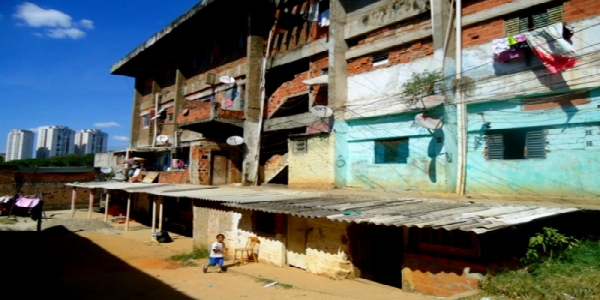 A invisibilidade da moradia precária na Operação Urbana do Tamanduateí (SP)