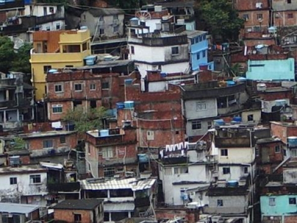 Moradores de favelas e violência policial – representação na RMRJ