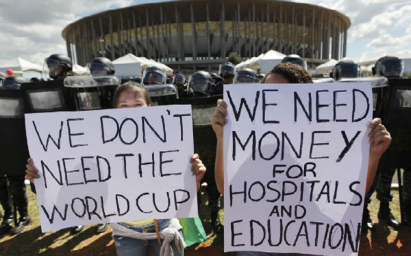 Jornal Libération: Brasil contra a Copa