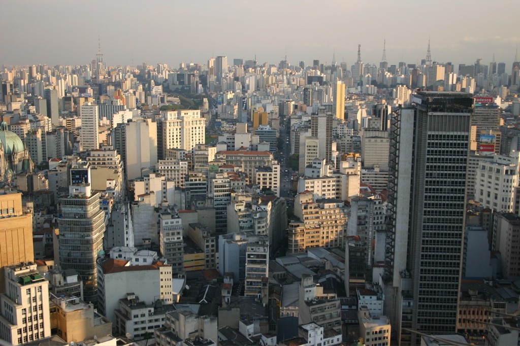 O Estatuto da Metrópole e as regiões metropolitanas: uma análise teórico-conceitual à luz do conceito miltoniano de “território usado”