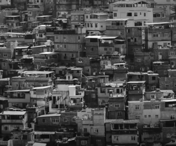 Moradias precárias e construções solidárias – os impactos da COVID-19 na vida da população