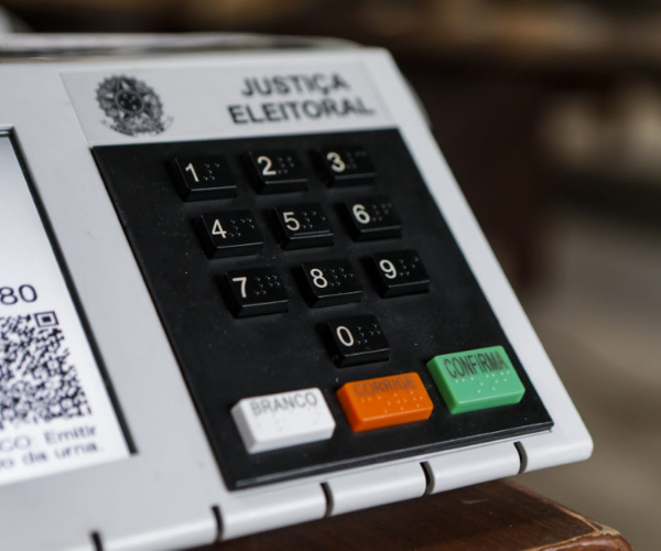 Vale a pena ver de novo? Curitiba e a reprise nas eleições municipais de 2020