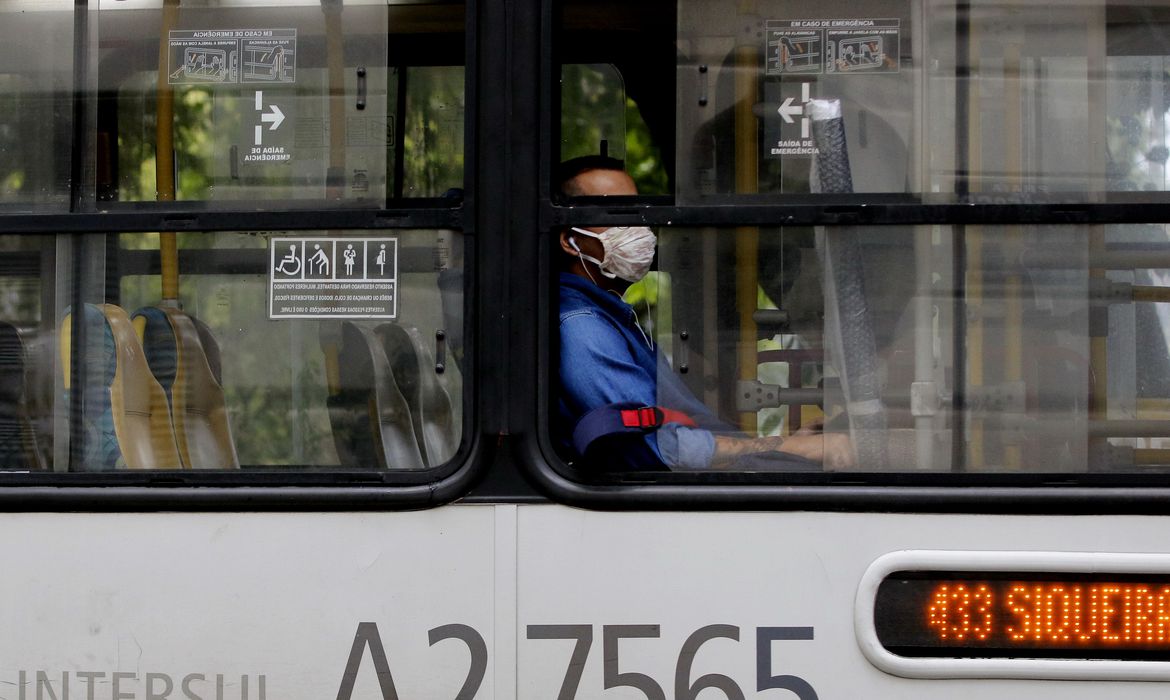 A pandemia de Covid-19 no Brasil à luz de nossa condição metropolitana