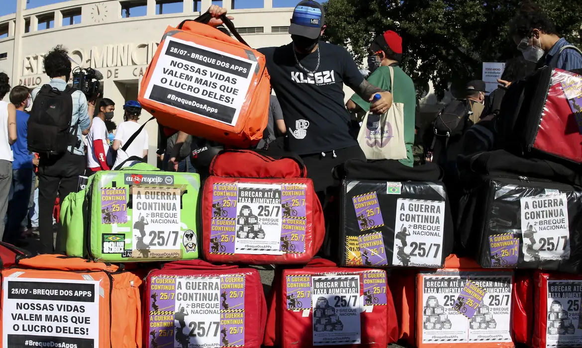 Revista Cadernos Metrópole n.59 | Precarização do trabalho, nova informalidade e território